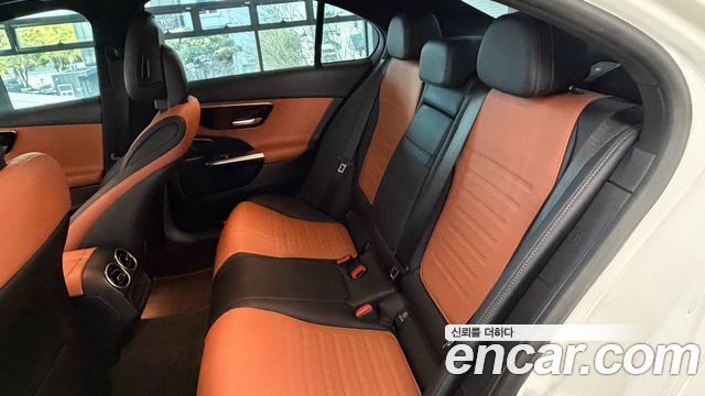 Mercedes-Benz C-Class 2023 — photo 11