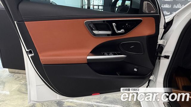 Mercedes-Benz C-Class 2023 — photo 12