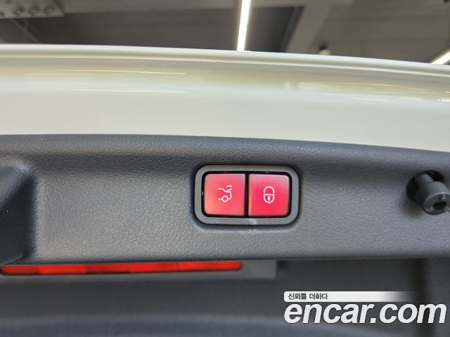 Mercedes-Benz C-Class 2023 — photo 18