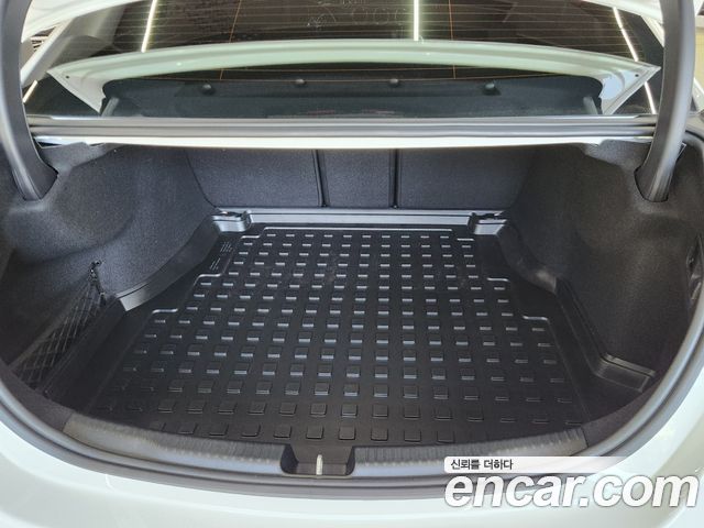Mercedes-Benz C-Class 2023 — photo 19