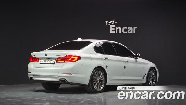 BMW 5-Series 2018 — photo 2