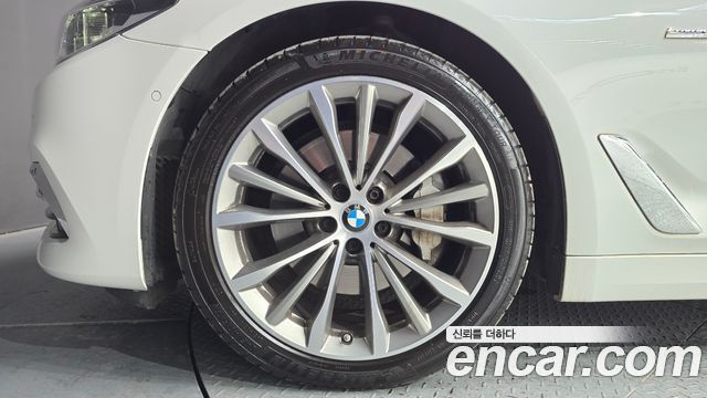 BMW 5-Series 2018 — photo 5