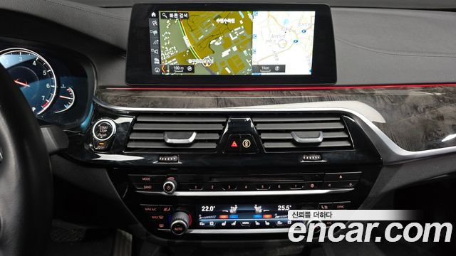 BMW 5-Series 2018 — photo 14
