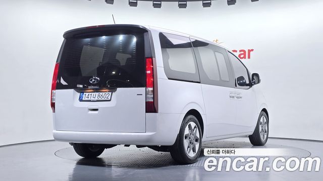 Hyundai Staria 2023 — photo 2