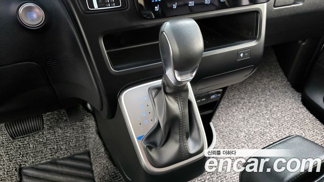 Hyundai Staria 2023 — photo 9