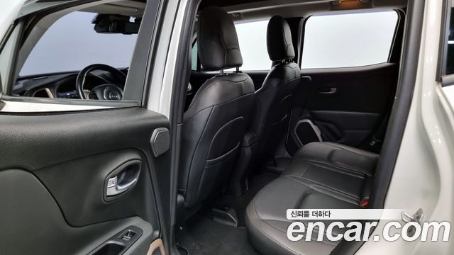 Jeep Renegade 2017 — photo 12