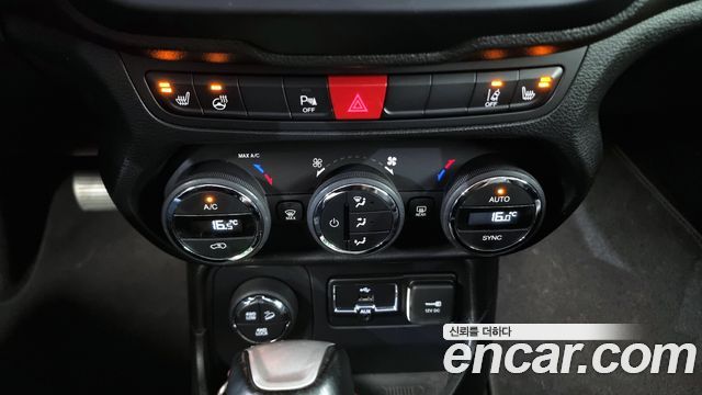 Jeep Renegade 2017 — photo 16