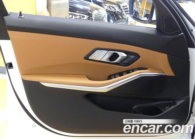 BMW 3-Series 2025 — photo 11