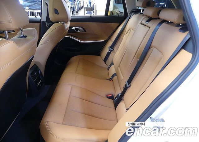 BMW 3-Series 2025 — photo 18