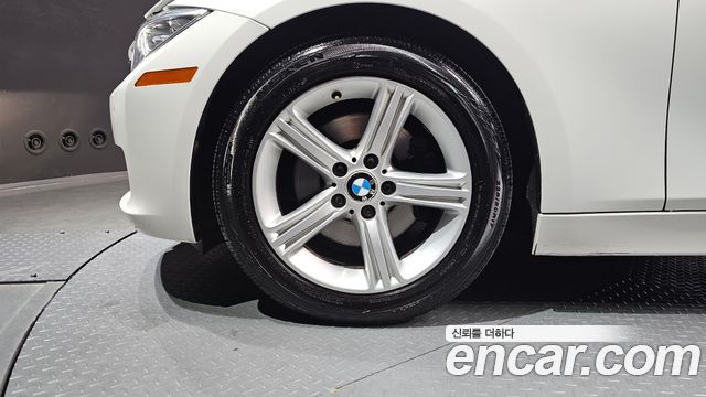 BMW 3-Series 2012 — photo 5