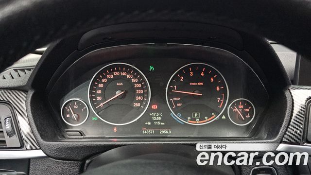 BMW 3-Series 2012 — photo 8