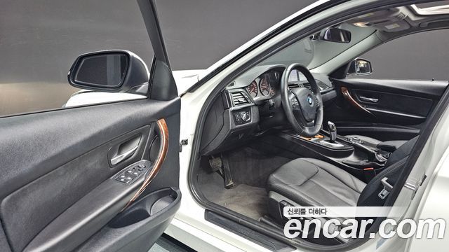 BMW 3-Series 2012 — photo 11