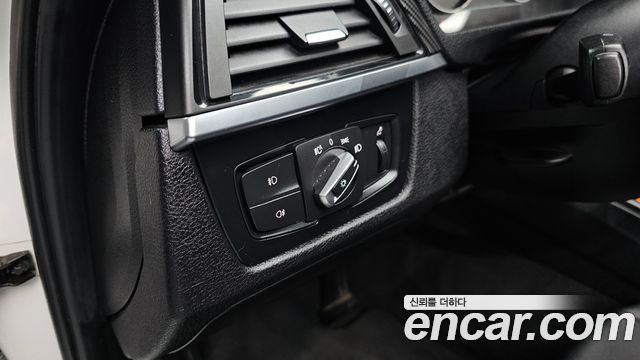 BMW 3-Series 2012 — photo 16