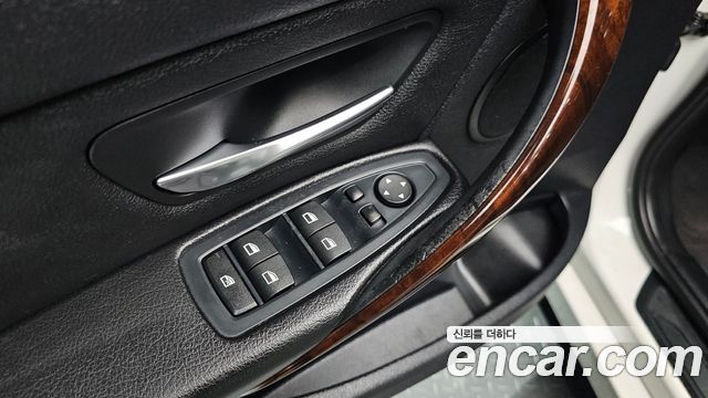 BMW 3-Series 2012 — photo 17