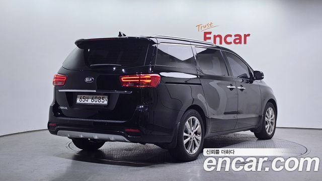 Kia Canival 2019 — photo 2