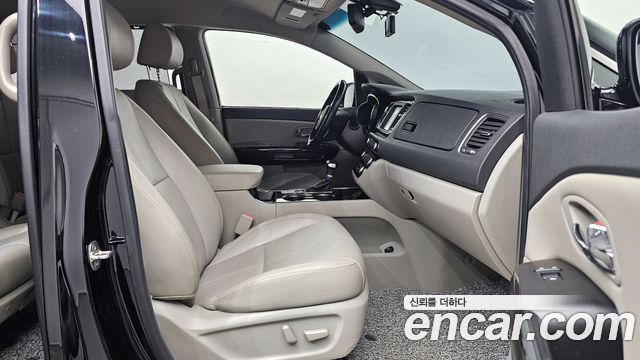 Kia Canival 2019 — photo 11