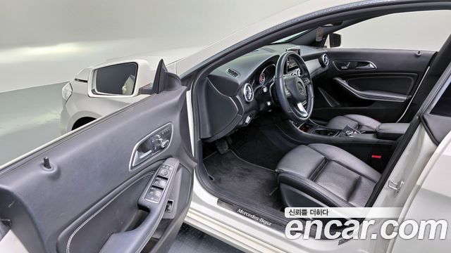 Mercedes-Benz CLA-Class 2017 — photo 11