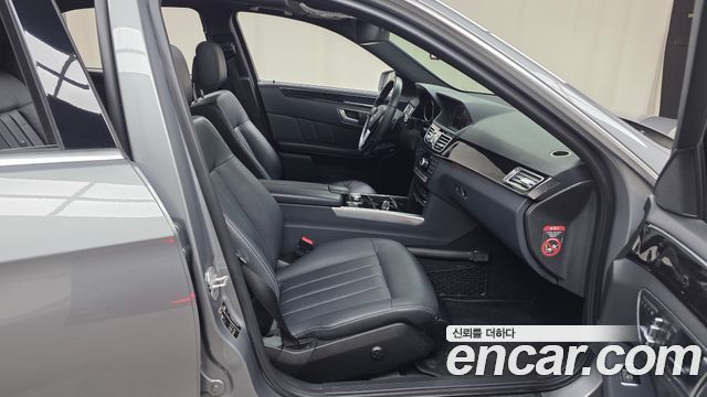 Mercedes-Benz E-Class 2014 — photo 11