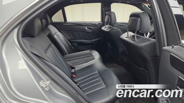 Mercedes-Benz E-Class 2014 — photo 12