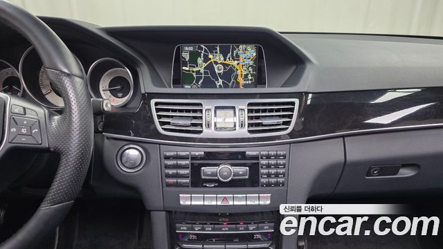Mercedes-Benz E-Class 2014 — photo 14