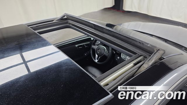 Mercedes-Benz E-Class 2014 — photo 19