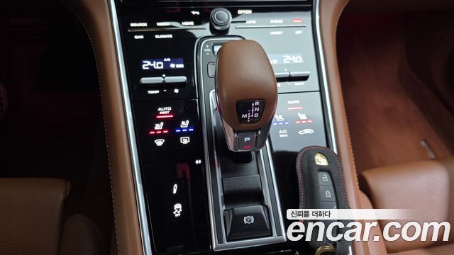 Porsche Panamera 2023 — photo 9