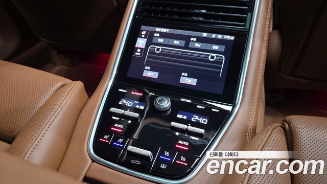 Porsche Panamera 2023 — photo 16