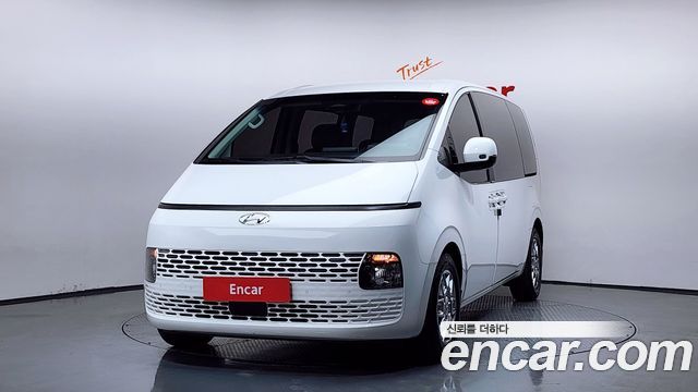 Hyundai Staria 2023 — photo 1