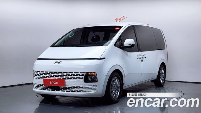Hyundai Staria 2023 — photo 3