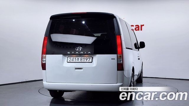 Hyundai Staria 2023 — photo 4
