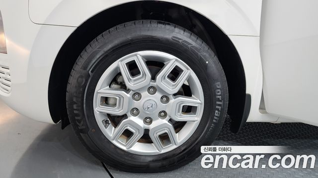 Hyundai Staria 2023 — photo 5
