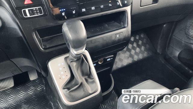 Hyundai Staria 2023 — photo 9
