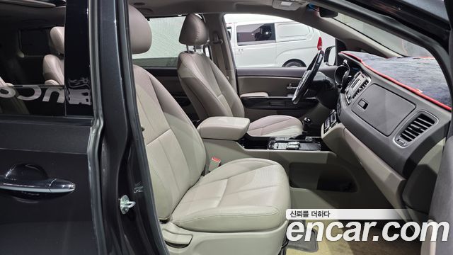Kia Canival 2016 — photo 10