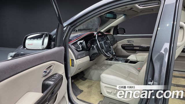 Kia Canival 2016 — photo 11