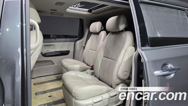Kia Canival 2016 — photo 12
