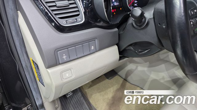 Kia Canival 2016 — photo 14