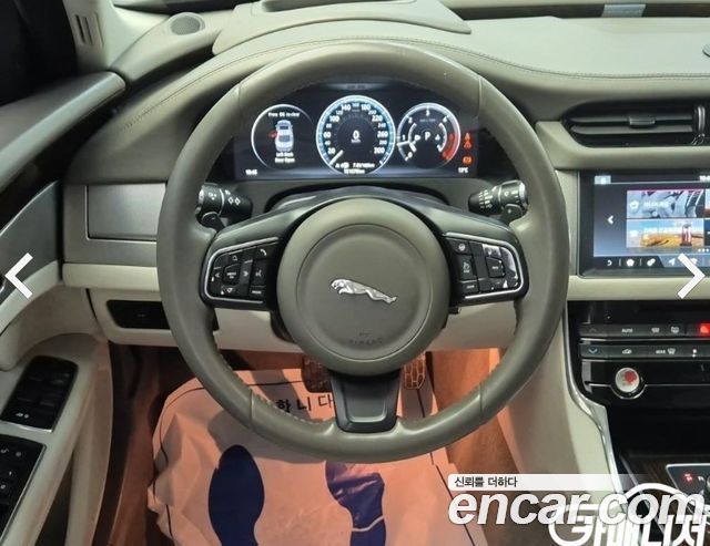 Jaguar XF 2017 — photo 9