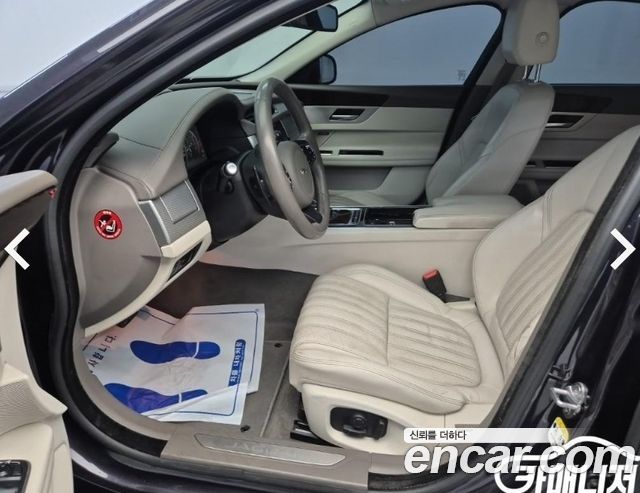 Jaguar XF 2017 — photo 11