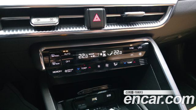 Kia K5 2023 — photo 17