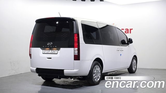 Hyundai Staria 2022 — photo 2