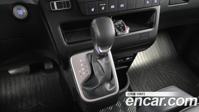Hyundai Staria 2022 — photo 9