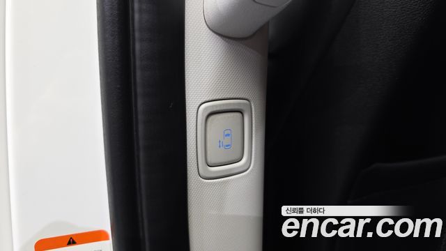 Hyundai Staria 2022 — photo 16