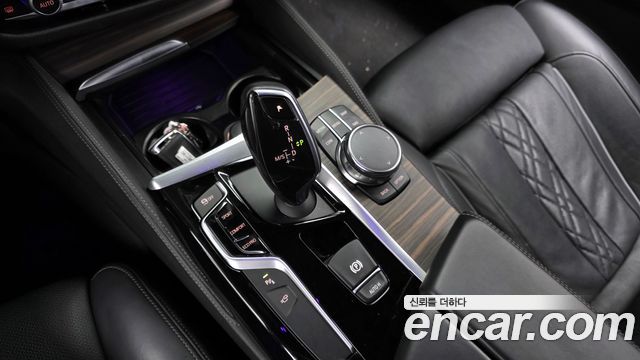 BMW 5-Series 2017 — photo 9