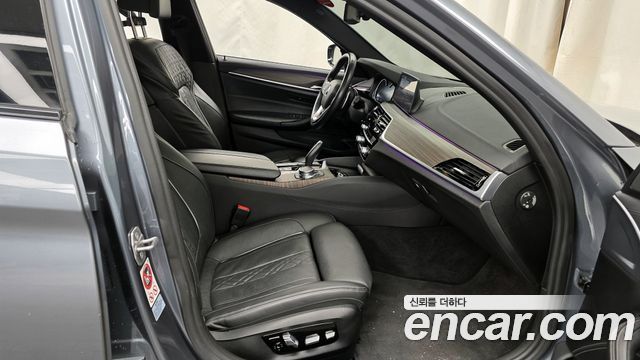 BMW 5-Series 2017 — photo 11