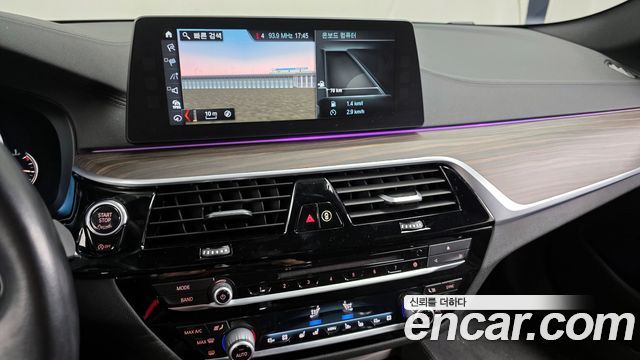 BMW 5-Series 2017 — photo 14