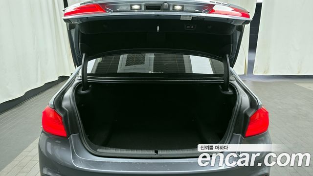 BMW 5-Series 2017 — photo 20