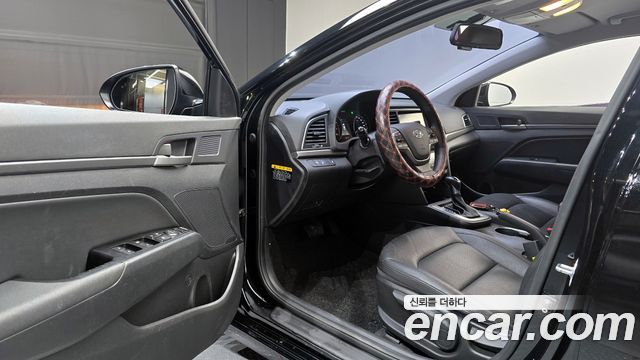 Hyundai AVANTE 2018 — photo 11