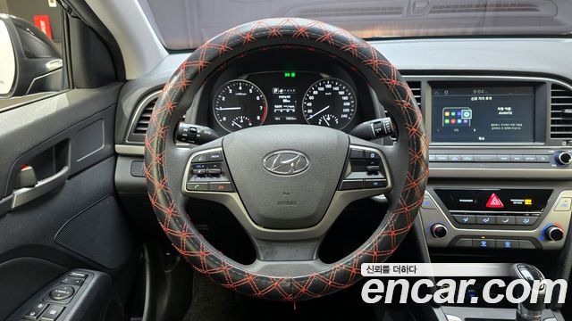 Hyundai AVANTE 2018 — photo 13