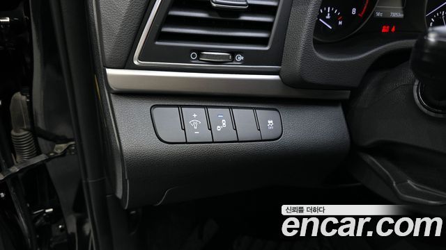 Hyundai AVANTE 2018 — photo 16
