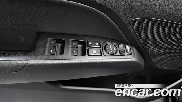 Hyundai AVANTE 2018 — photo 17